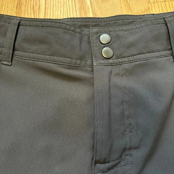 Under Armour | heatgear Loose Fit Bermuda Athletic Shorts  Size 30 - Picture 3 of 8